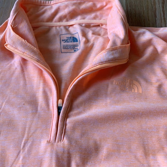 The North Face Women’s 1/4 zip - Picture 2 of 3